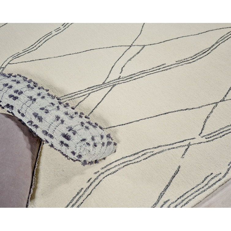 Ivory and Black Hand-Tufted Wool 6' x 9' Rectangular Rug