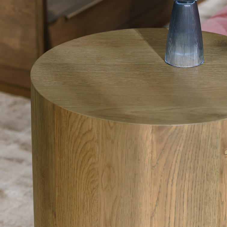Layne 20" Light Brown Oak Veneer Round End Table