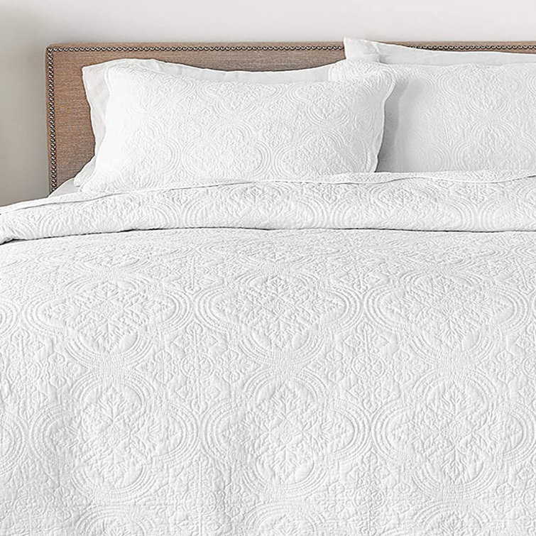 White Microfiber Twin Reversible Quilt Set