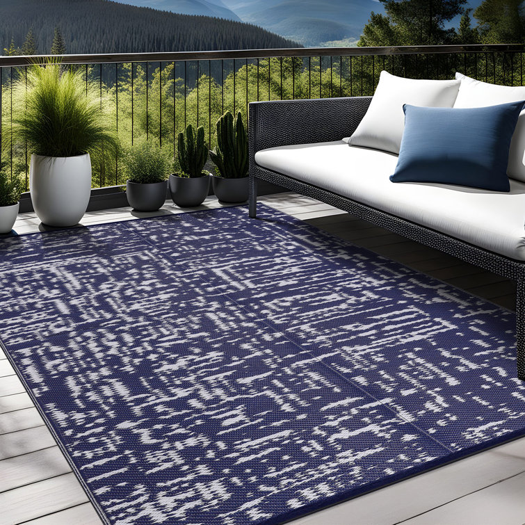 Blue and White Abstract Reversible Outdoor Rug 5' x 7'