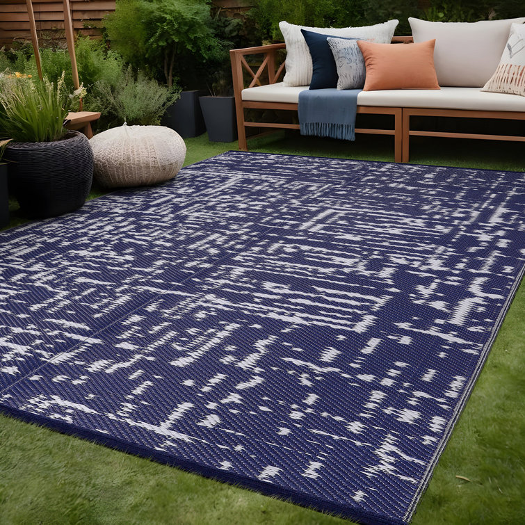 Blue and White Abstract Reversible Outdoor Rug 5' x 7'
