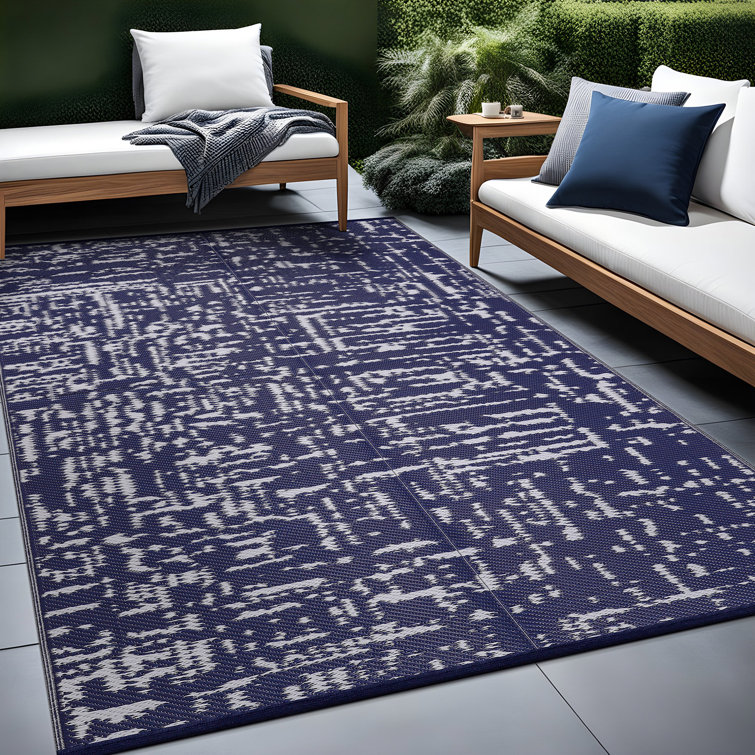 Blue and White Abstract Reversible Outdoor Rug 5' x 7'