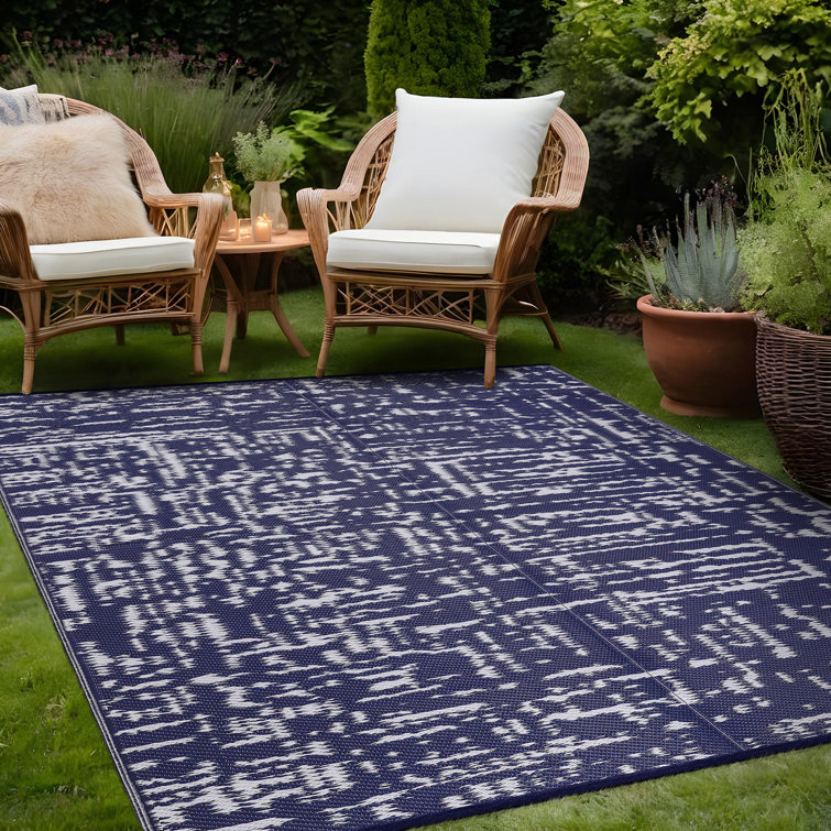 Blue and White Abstract Reversible Outdoor Rug 5' x 7'
