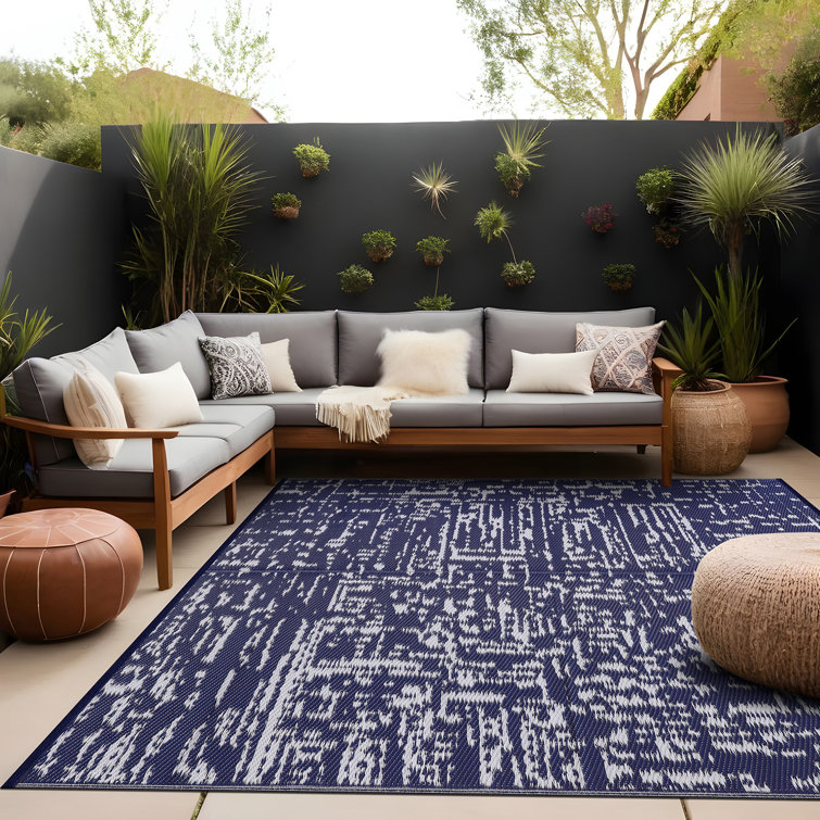 Blue and White Abstract Reversible Outdoor Rug 5' x 7'