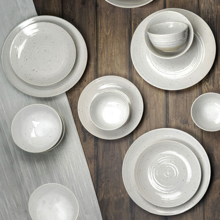 Siterra 16-Piece White Ceramic Dinnerware Set