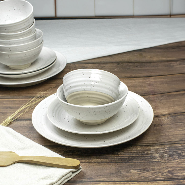 Siterra 16-Piece White Ceramic Dinnerware Set