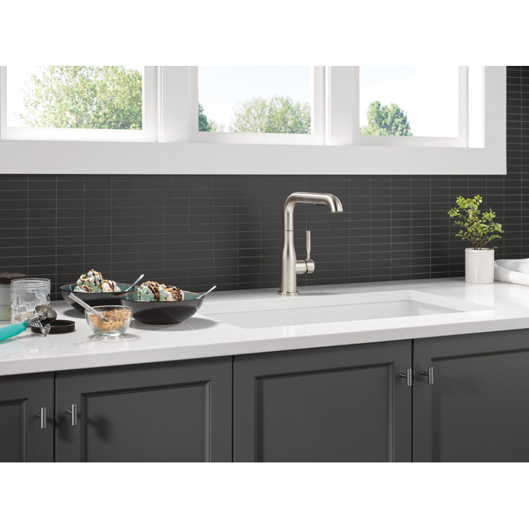 Almari Stainless Steel Pull-Out Kitchen Faucet with Magnetic Docking