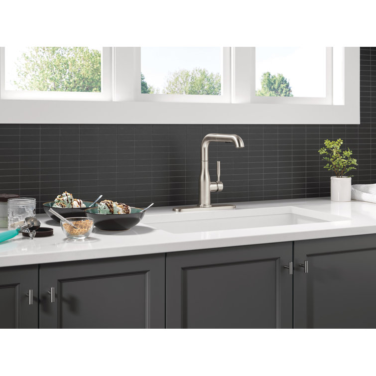 Almari Stainless Steel Pull-Out Kitchen Faucet with Magnetic Docking