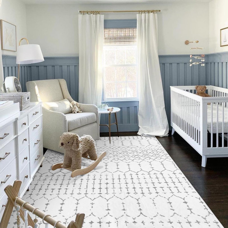 Hana White and Gray Geometric Washable Non-Slip Area Rug 5' x 7'
