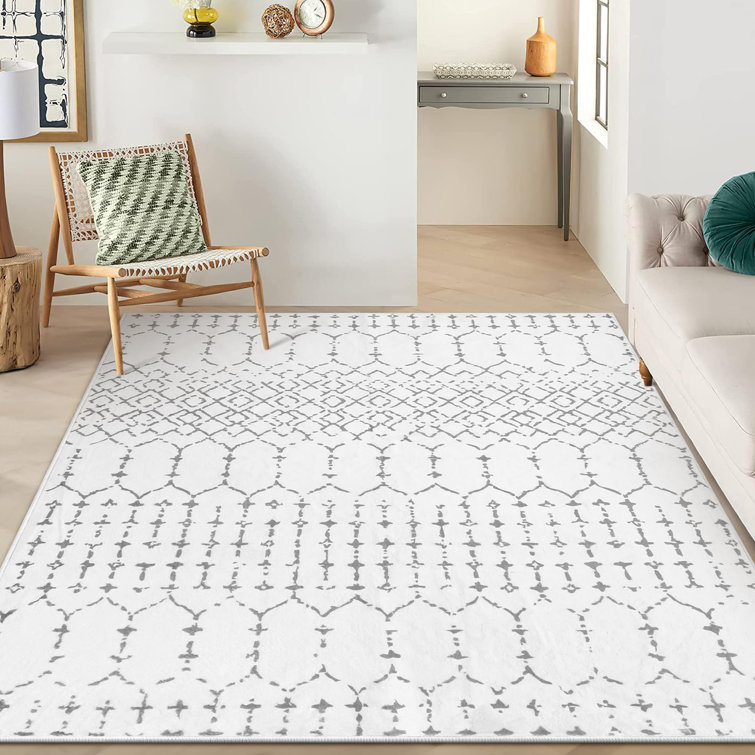 Hana White and Gray Geometric Washable Non-Slip Area Rug 5' x 7'