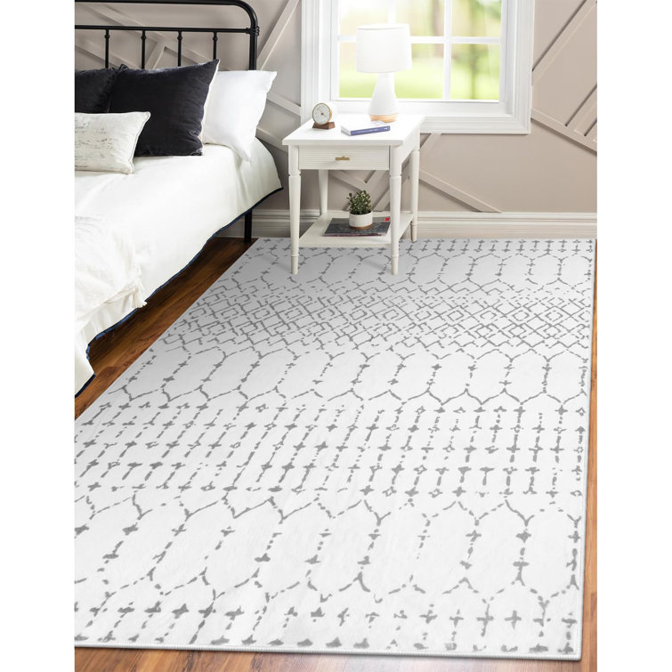 Hana White and Gray Geometric Washable Non-Slip Area Rug 5' x 7'