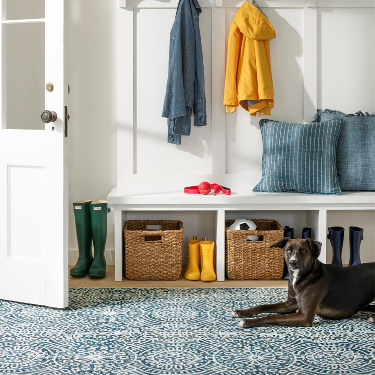 Temple Ink Blue and White Synthetic Machine Washable Rug, 3x5