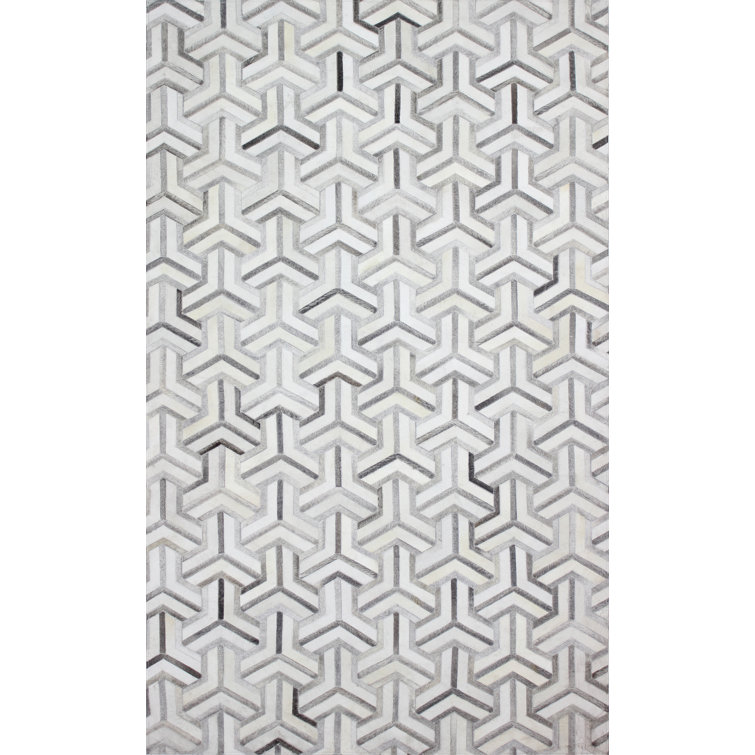 Handmade Geometric Gray Cowhide 5'x8' Area Rug