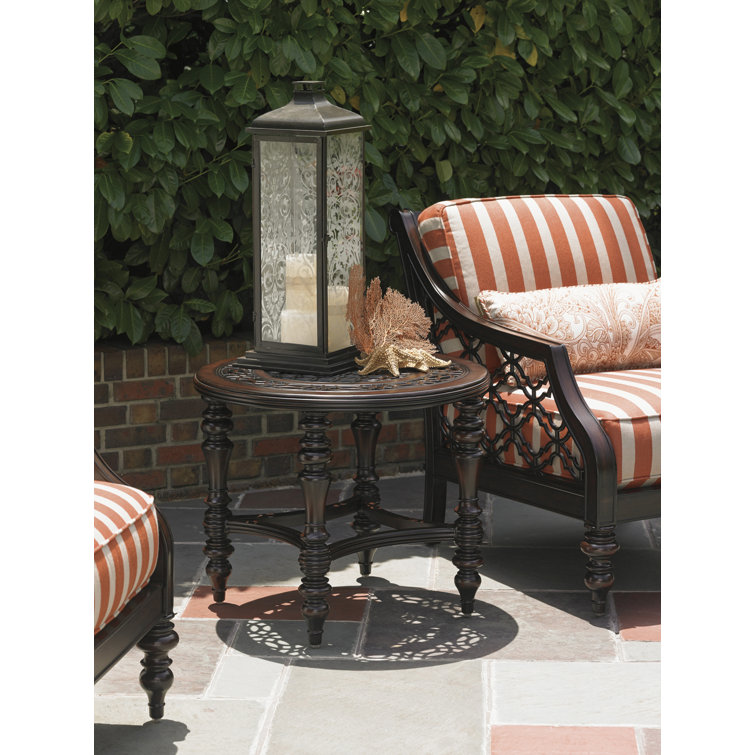 Elegant Traditional Quatrefoil 28" Round End Table in Deep Umber