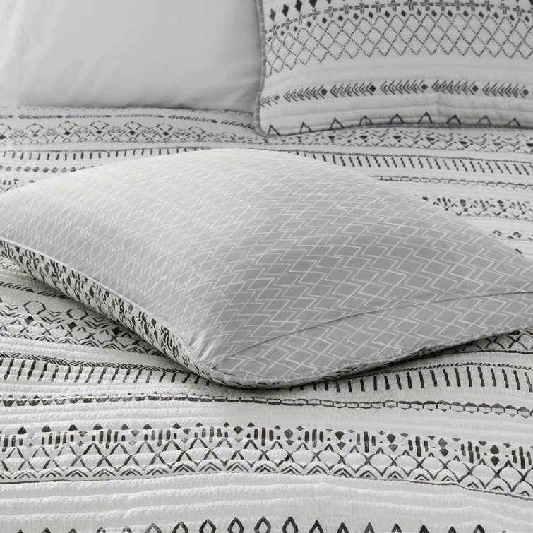 King Black and White Reversible Microfiber Quilt Set
