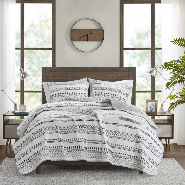 King Black and White Reversible Microfiber Quilt Set