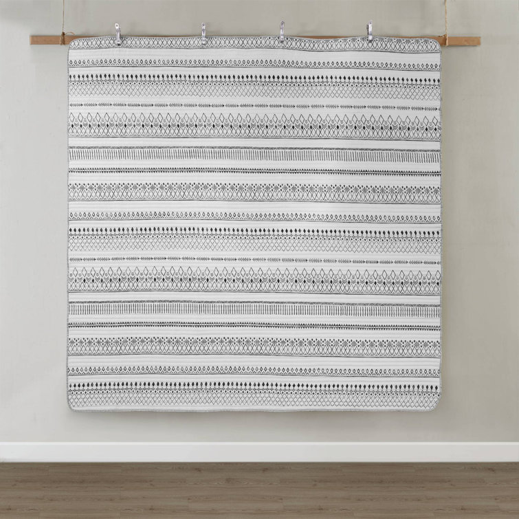 King Black and White Reversible Microfiber Quilt Set