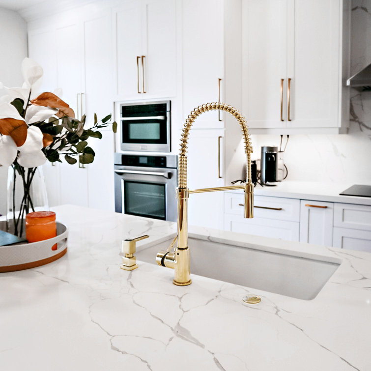 Polished Gold Stainless Steel Kitchen Faucet with Pull-out Spray