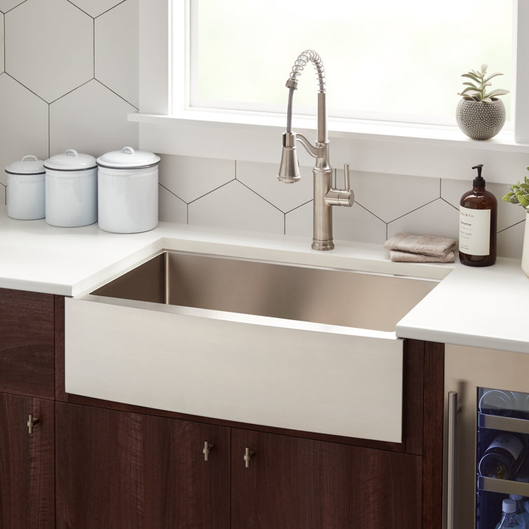 Fournier 33" Stainless Steel Farmhouse Kitchen Sink with Curved Apron