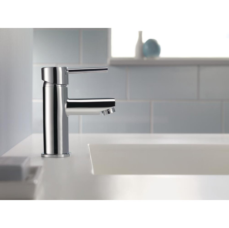 Chrome Single Handle Modern Bathroom Faucet with Drain Assembly