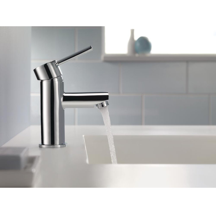 Modern Chrome Single Handle Bathroom Faucet with Drain Assembly