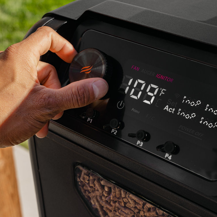 Black Painted Steel 900 Pellet Grill with Stainless Steel Cooking Surface
