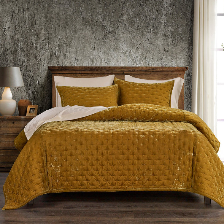 Saffron Velvet Queen Quilt Set with Standard Shams