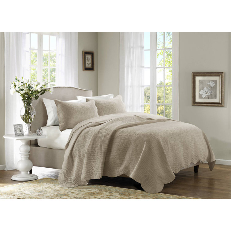 Beige King Microfiber Reversible Quilt Set with Scalloped Edges
