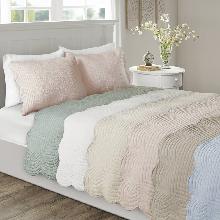 Beige King Microfiber Reversible Quilt Set with Scalloped Edges