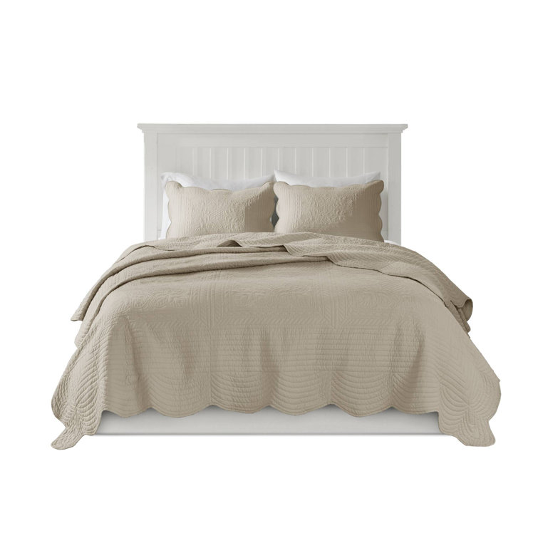 Beige King Microfiber Reversible Quilt Set with Scalloped Edges