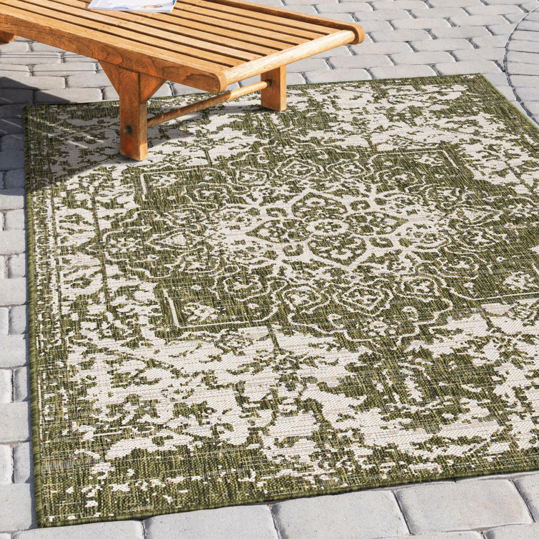 Green and Ivory Rectangular Synthetic Outdoor Rug 4' x 6'