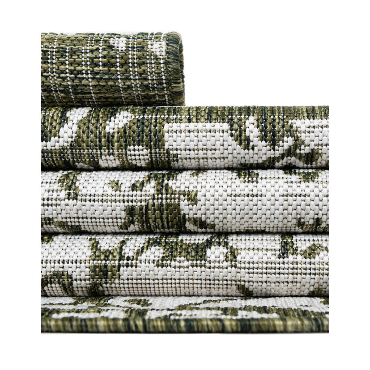 Green and Ivory Rectangular Synthetic Outdoor Rug 4' x 6'