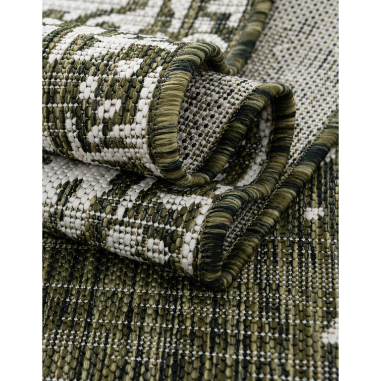 Green and Ivory Oval Flat Woven Synthetic Outdoor Rug, 8' x 10'