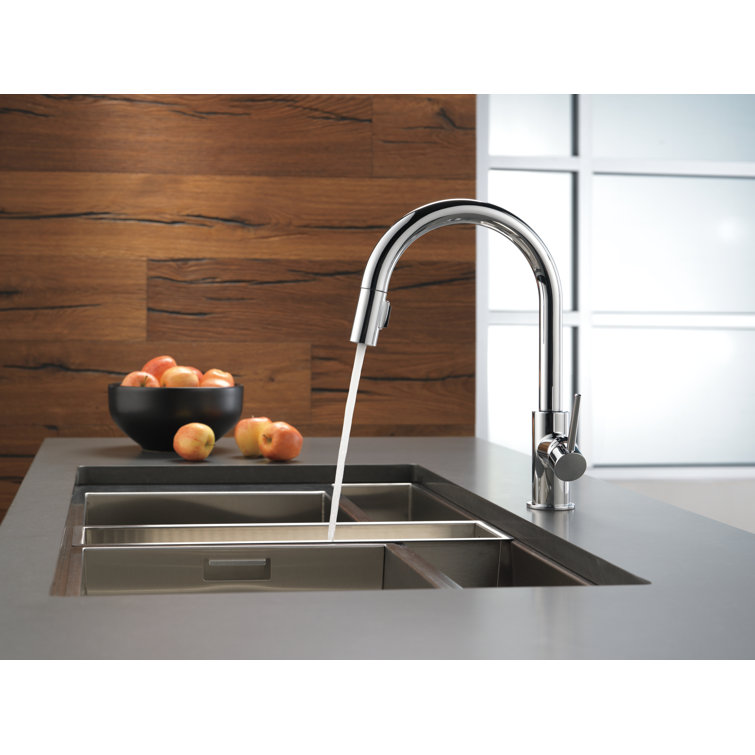 Elegant Arctic Stainless Pull-Down Kitchen Faucet with Magnetic Docking