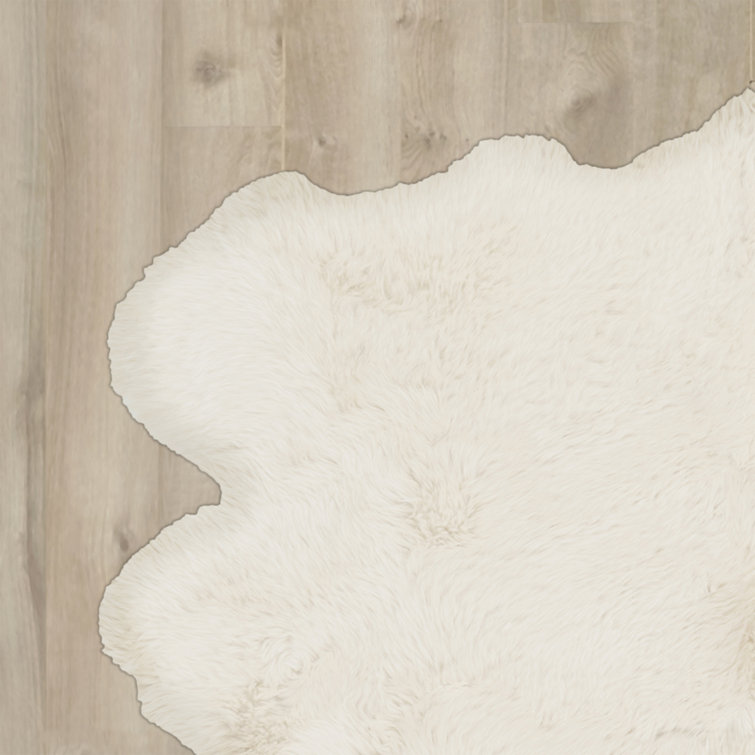 Ivory Handmade Sheepskin 2' x 3' Area Rug
