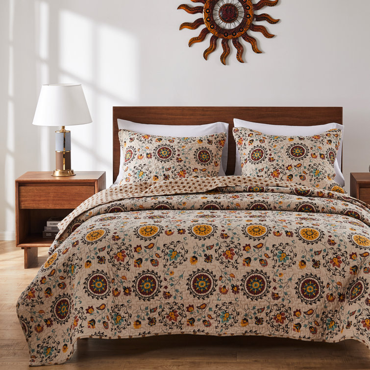 Full Brown Cotton Reversible Quilt Set with Floral Crests