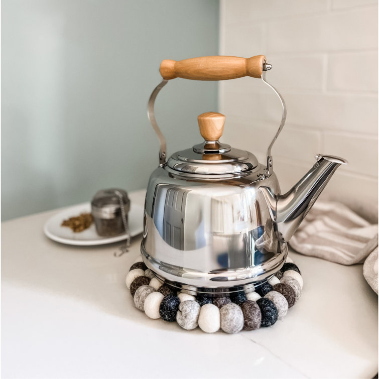 Cilio Tradition Stainless Steel Whistling Kettle with Wood Handle