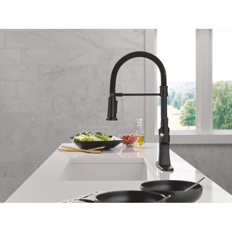 Matte Black Zinc Single Handle Pull Down Kitchen Faucet