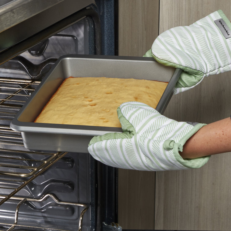 Contour Silver Nonstick Aluminized Steel 9x13 Cake Pan