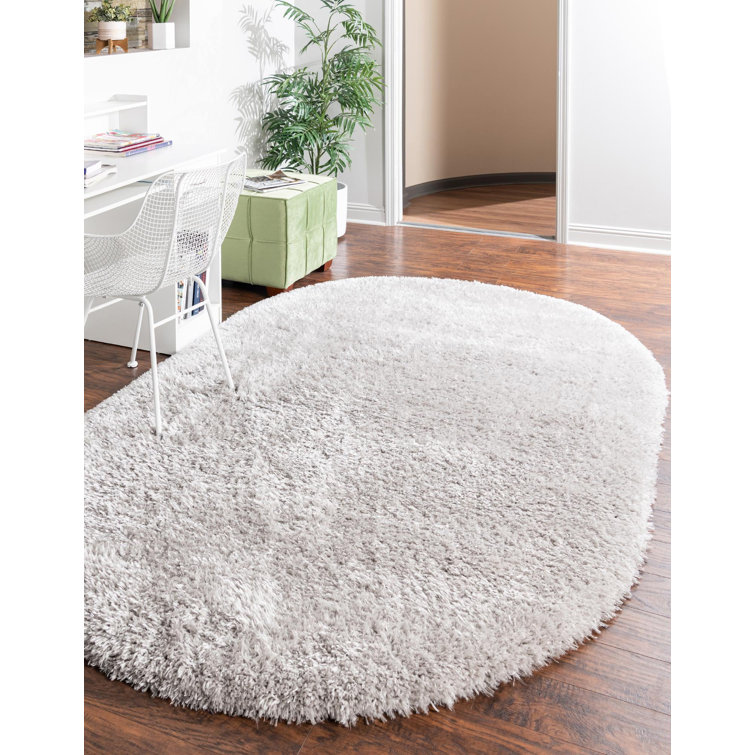 Silver Screen Oval 4' x 6' Shag Synthetic Rug