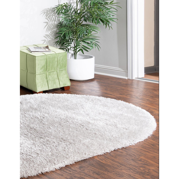 Silver Screen Oval 4' x 6' Shag Synthetic Rug
