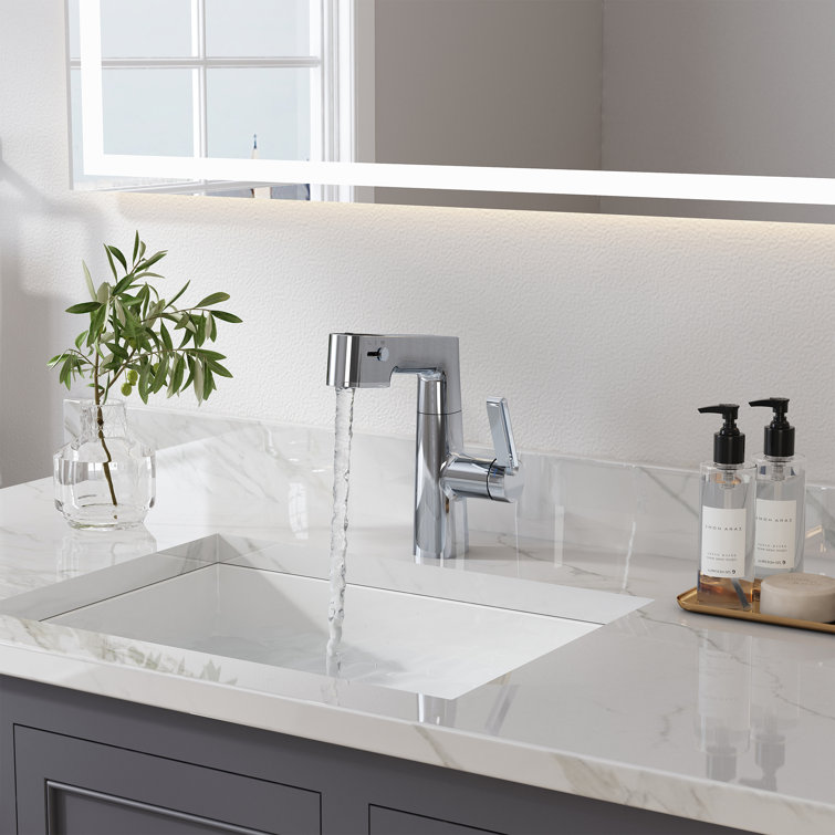Chrome Single Hole Bathroom Faucet with Lever Handle