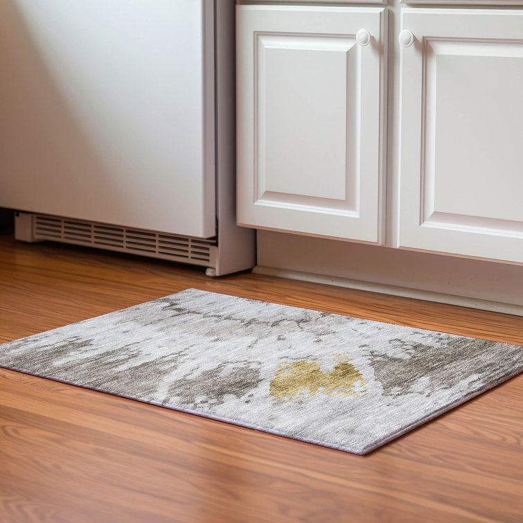Red Rectangular 5' x 7' Washable Synthetic Rug