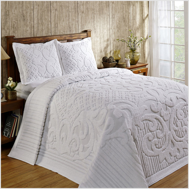 White Twin Cotton Reversible Tufted Medallion Bedspread Set