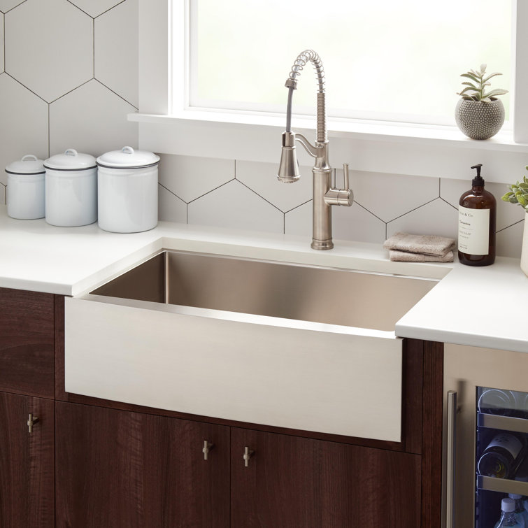 Fournier 33" Stainless Steel Farmhouse Kitchen Sink with Curved Apron