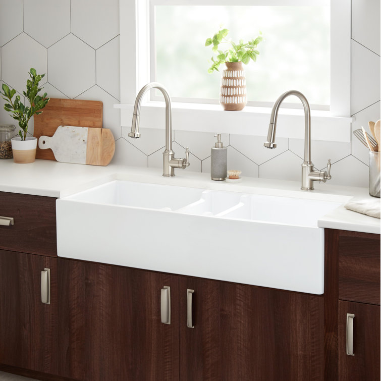 Tethra 47'' White Fireclay Triple-Bowl Farmhouse Sink