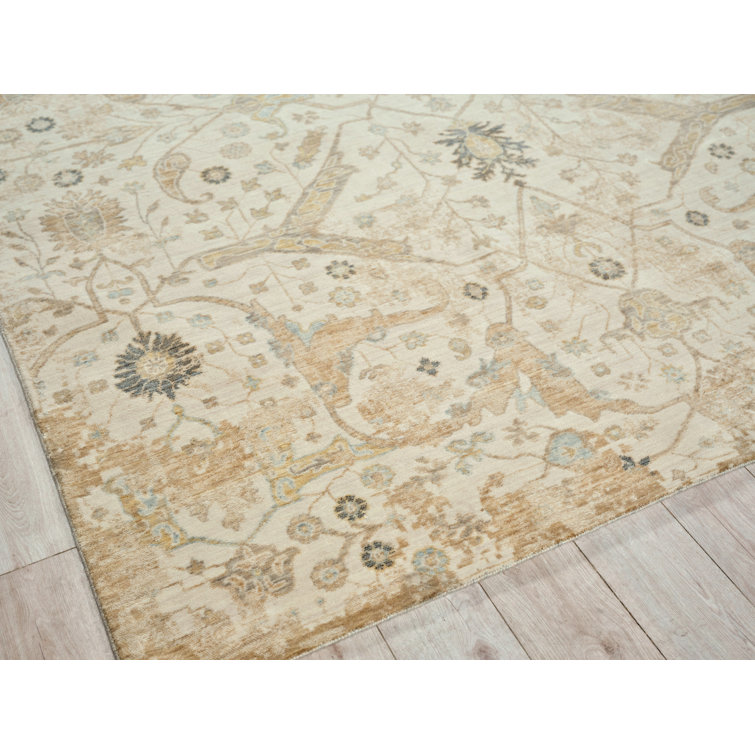Handmade Ivory Wool and Synthetic Floral Motif Area Rug, 6' x 9'