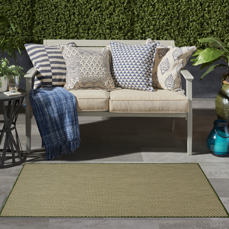 Courtyard Green and Beige Geometric Synthetic Indoor/Outdoor Rug