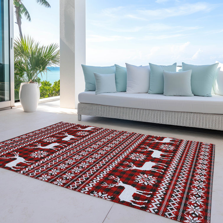 Red and White Reindeer Pattern Washable Synthetic Rug 5' x 7'