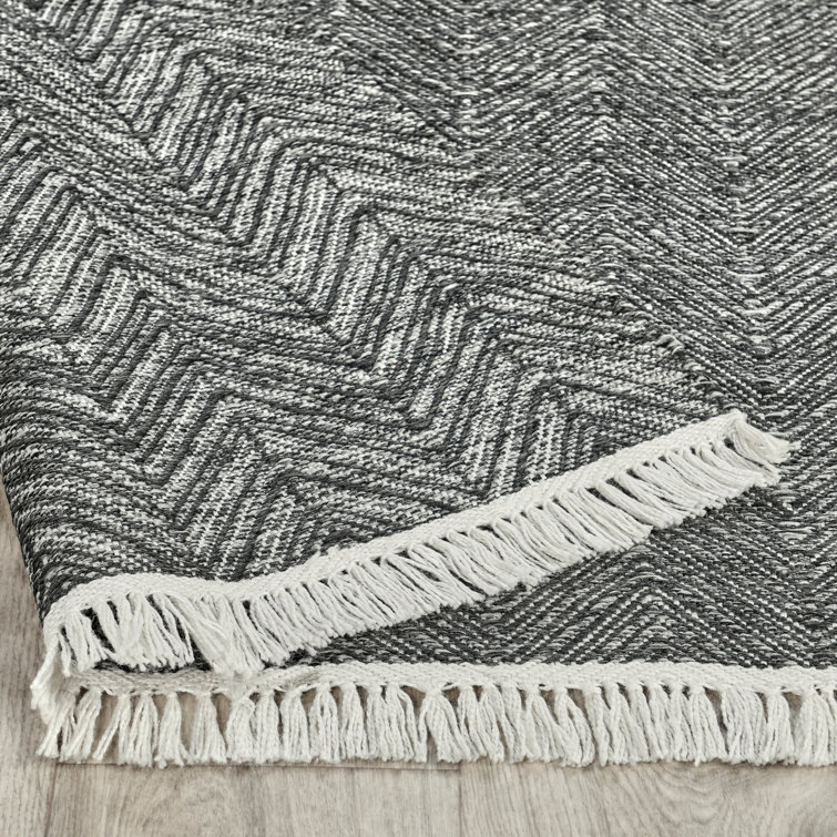 Handwoven Dark Grey Chevron Pattern Reversible Rug 5' x 8'